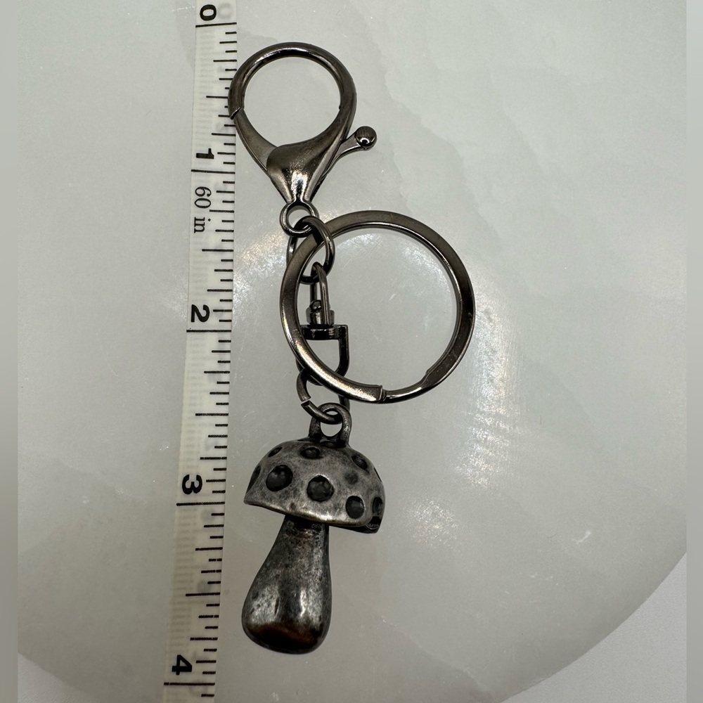 2/$20 Detailed Mushroom Keychain Vintage Style - Picture 4 of 9